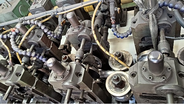 想要液冷中心系統(tǒng)穩(wěn)定運(yùn)行，不銹鋼焊管起了什么作用